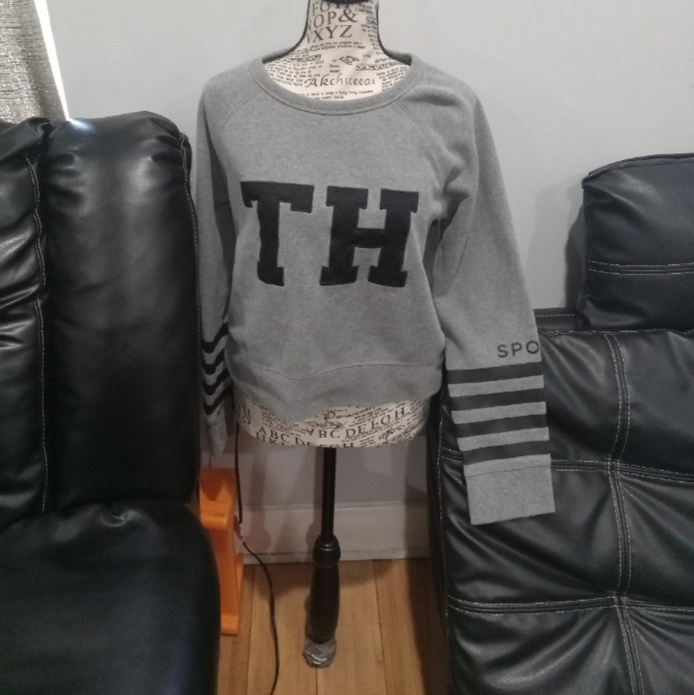 😍😍NWOT Tommy hilfiger sweatshirt😍😍